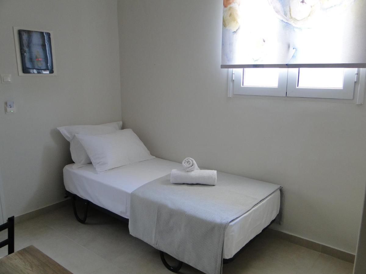 Chrysanthe's No1 Apartment Poros Town